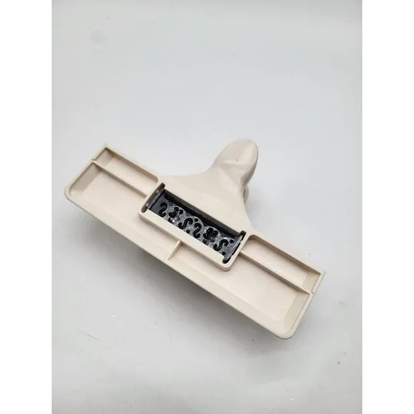 Martha Stewart Crafts GINGERBREAD MAN WOMAN Christmas Card Border Punch Confetti - Picture 3 of 5